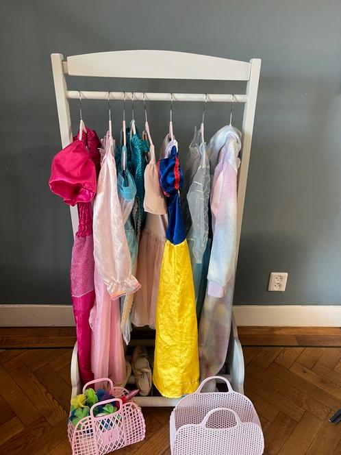 8 stuks verkleedkleren: oa Frozen jurken en eenhoornpak., Kinderen en Baby's, Carnavalskleding en Verkleedspullen, Zo goed als nieuw