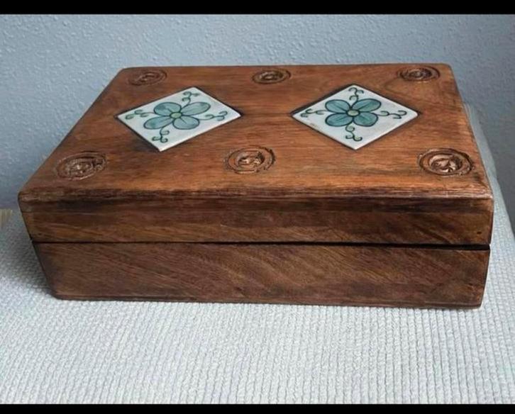 Oud Houten Kistje met Tegeltjes, Huis en Inrichting, Woonaccessoires | Kisten, Gebruikt, Minder dan 50 cm, Overige houtsoorten