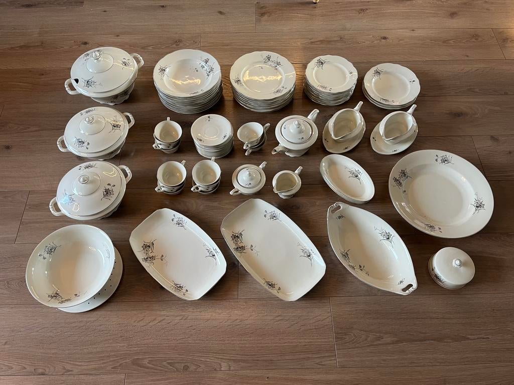 Antiek, voor-oorlogs servies. 63 delig., Antiek en Kunst, Antiek | Servies compleet, Ophalen