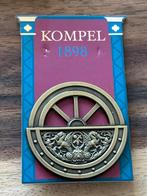 Efteling pin Kompel 1898 op kaartje, Button of Speldje, Ophalen of Verzenden, Zo goed als nieuw