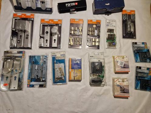 Divers deurbeslag voor binnen en buitendeur., Huis en Inrichting, Woonaccessoires | Overige, Nieuw, Ophalen of Verzenden