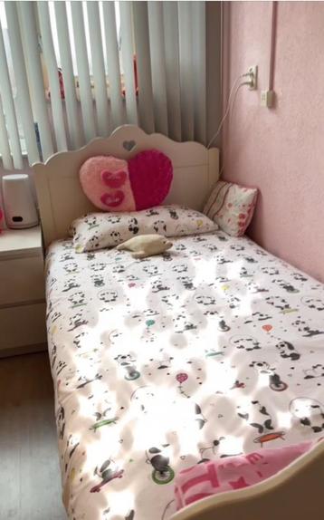 Wit kinderbed, inclusief matras beschikbaar voor biedingen