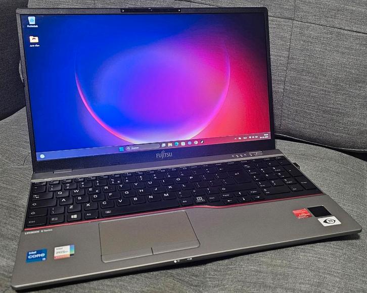 Fujitsu Lifebook U7511, Computers en Software, Windows Laptops, Zo goed als nieuw, 15 inch, SSD, 2 tot 3 Ghz, 8 GB, Met videokaart
