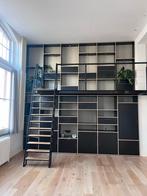 Hoge zwarte wandkast met pantry en trap, Ophalen, Overige materialen, Gebruikt, 200 cm of meer