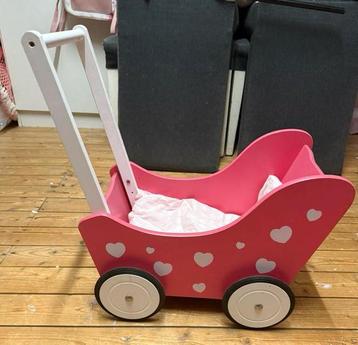 Houten poppen buggy beschikbaar voor biedingen
