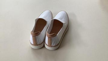Ugg. Zomerschoenen.  NIEUW!!! Maat 37. beschikbaar voor biedingen