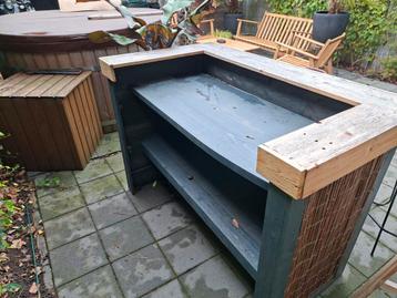 Bar met 4 barkrukken beschikbaar voor biedingen