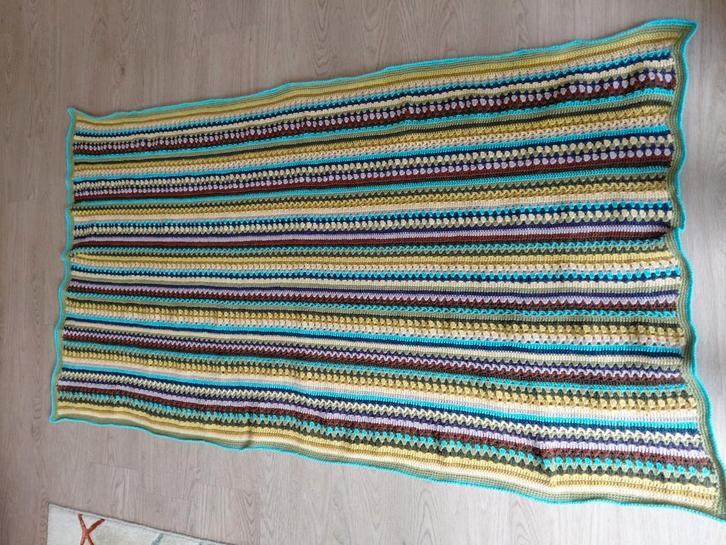 Gestreepte,  gehaakte deken, 180 x 95 cm, Huis en Inrichting, Woonaccessoires | Plaids en Woondekens, Nieuw, Ophalen of Verzenden