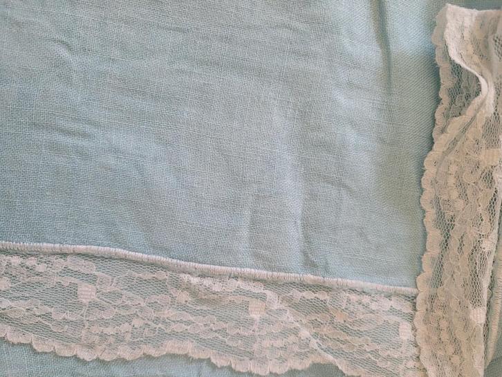 Vintage turqoise blauw tafelkleed met kant ovaal, Huis en Inrichting, Tafelkleden, Zo goed als nieuw, Ovaal, Binnen, Ophalen of Verzenden