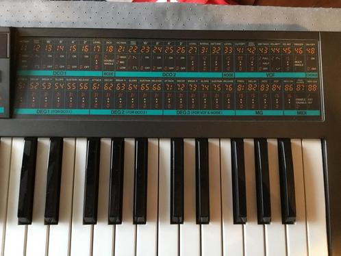 Korg Poly 800 synthesizer, Muziek en Instrumenten, Synthesizers, Gebruikt, 49 toetsen, Korg, Met midi-aansluiting, Ophalen of Verzenden
