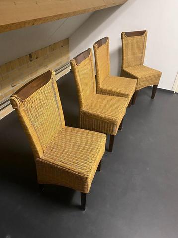4 degelijke stoelen: kersenhout met riet/rotan beschikbaar voor biedingen