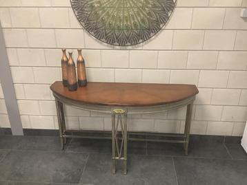 Side table authentiek metaal met leer bekleed . Uniek ! beschikbaar voor biedingen