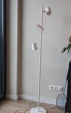 IKEA NYMÅNE
Staande lamp wit, Huis en Inrichting, Lampen | Vloerlampen, Ophalen, Zo goed als nieuw, 150 tot 200 cm