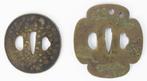 twee tsuba's van zacht metaal, Japan, 19e eeuw. udenuki-a, Ophalen of Verzenden, Overige soorten, Azië, Zwaard of Sabel