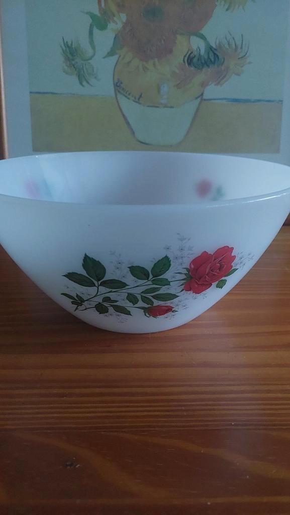 Arcopal Schaal met Rozen, Antiek en Kunst, Antiek | Schalen, Ophalen of Verzenden