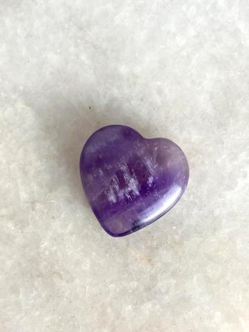 Amethist hartje beschikbaar voor biedingen