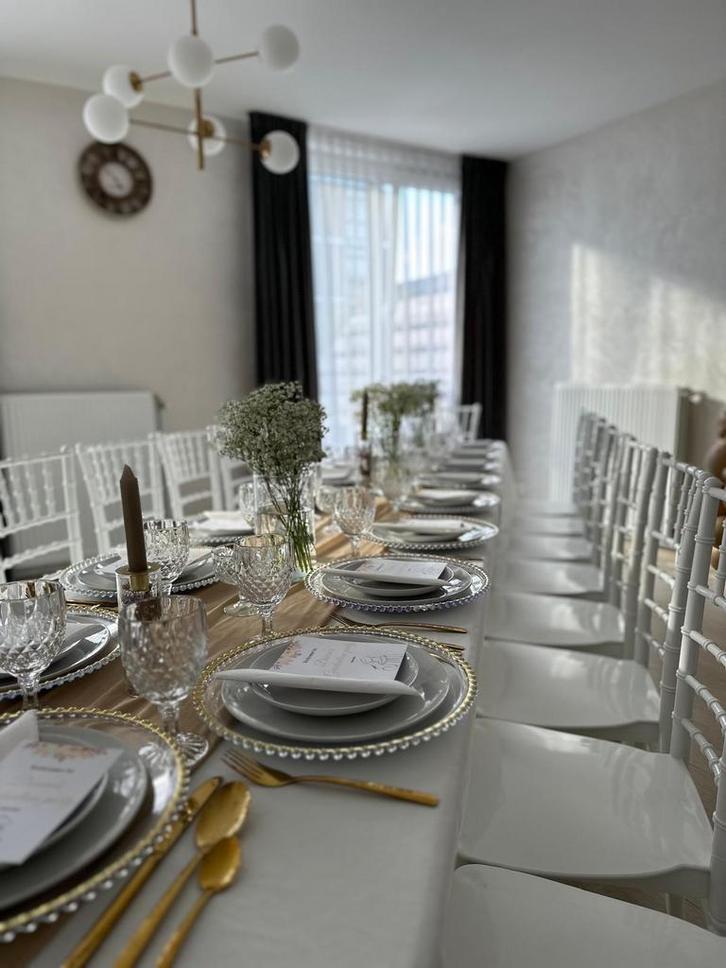 Tafels en stoelen uit decoratieverhuur te koop, Hobby en Vrije tijd, Feestartikelen | Verhuur, Zo goed als nieuw, Overige, Ophalen