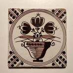 Antieke mangaan wandtegel met tulpen in bloempot. 13 x 13, Ophalen of Verzenden