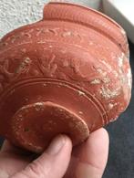 Romeinse Terra sigillata schaal met dolfijnen bodemvondst, Antiek en Kunst, Ophalen of Verzenden
