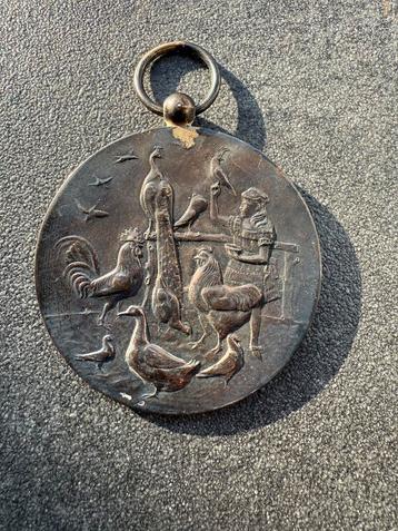 Oude medaille 1930 beschikbaar voor biedingen