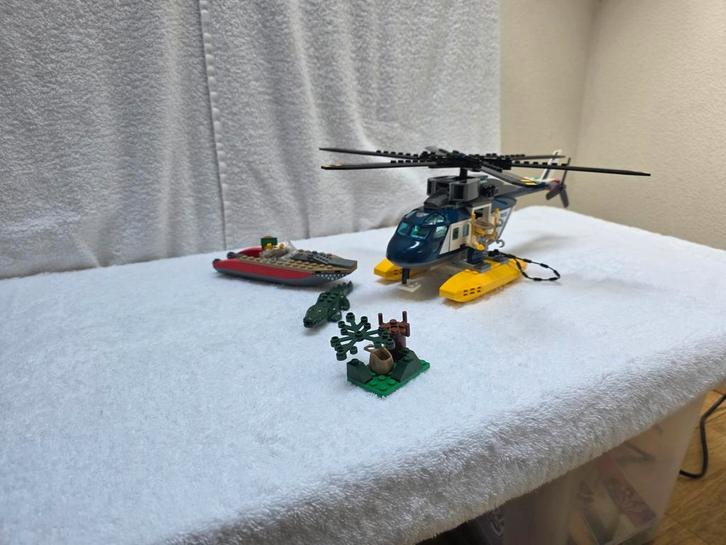 Lego city  60067  Helikopter  achtervolging, Kinderen en Baby's, Speelgoed | Duplo en Lego, Zo goed als nieuw, Lego, Complete set
