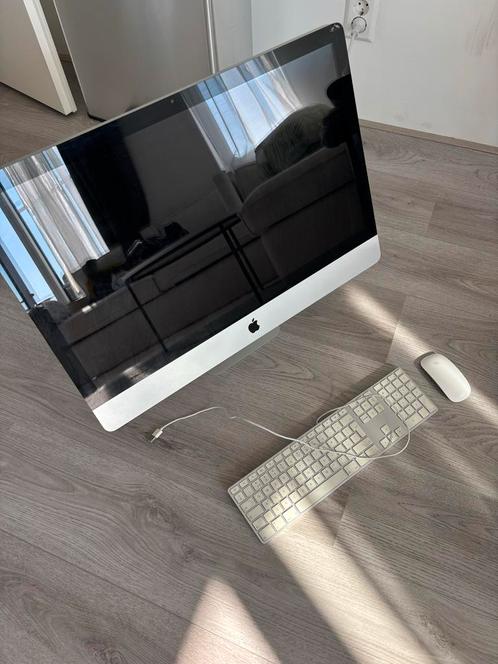 Defecte (?) iMac 21.5" A1312 met toetsenbord en muis, Computers en Software, Apple Desktops, Niet werkend, iMac, Onbekend, Minder dan 4 GB