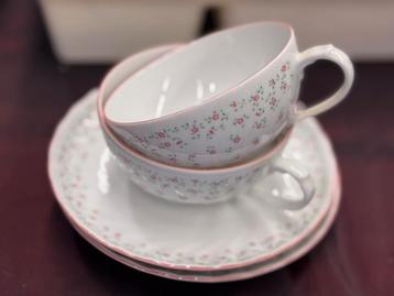 2 vintage kop en schotels beschikbaar voor biedingen