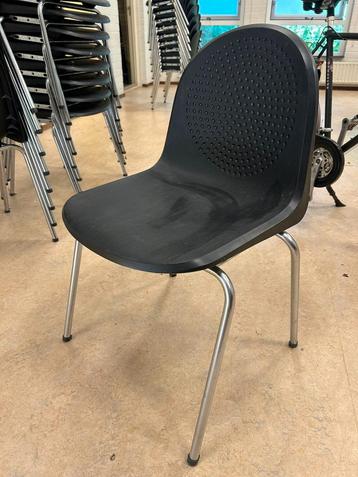 Stapelbare stoelen (20 stuks) beschikbaar voor biedingen