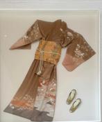 Ingelijste kimono, Ophalen