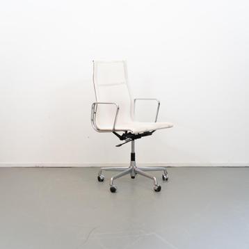 1 Vitra Eames Ea119 bureaustoel Wit netweave beschikbaar voor biedingen