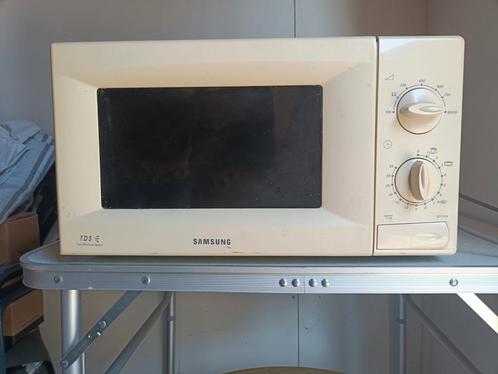 Gebruikte Samsung magnetron gratis af te halen., Witgoed en Apparatuur, Magnetrons, Refurbished, Vrijstaand, 45 tot 60 cm, Ophalen