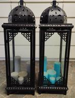 2 Zware metalen lantaarns in de kleur zwart, Huis en Inrichting, Woonaccessoires | Kandelaars en Kaarsen, Nieuw, Zwart, Kaars