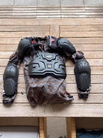 Downhill protectieshirt & nekbrace, van € 650,- voor € 150,- beschikbaar voor biedingen