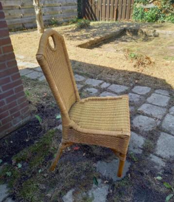 Rieten stoel, GRATIS beschikbaar voor biedingen