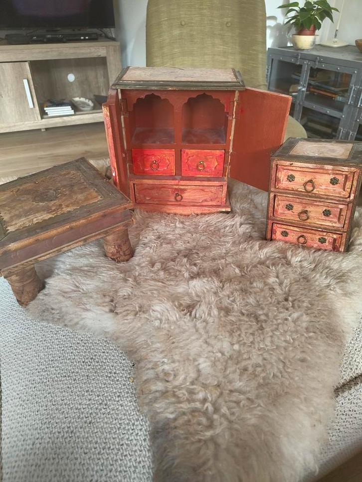 Unieke Indiase set: 2 sieradenkastjes & mini tafeltje, Antiek en Kunst, Antiek | Overige Antiek, Ophalen of Verzenden