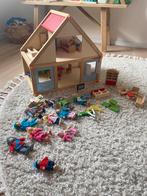 Poppenhuis met veel poppetjes en accessoires, Kinderen en Baby's, Zo goed als nieuw, Ophalen