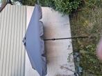 Parasol 300cm doorsnede nieuw met voet grijs, Tuin en Terras, Ophalen, Zo goed als nieuw