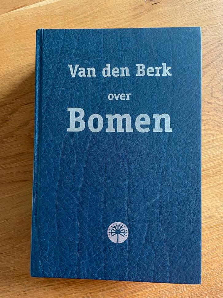 Van den Berk Bomen Naslagwerk., Boeken, Natuur, Zo goed als nieuw, Overige onderwerpen, Ophalen