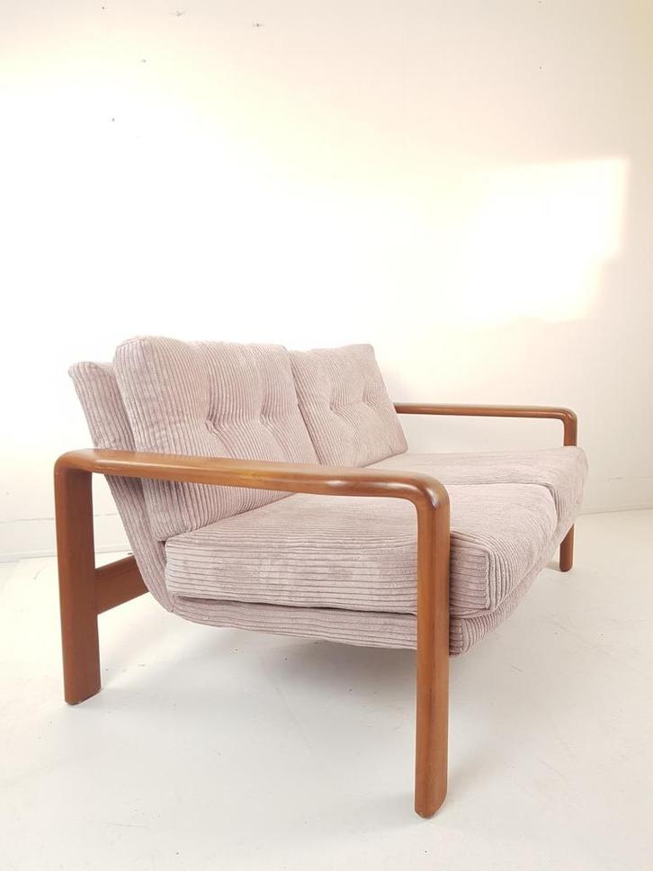Vintage teakhouten bank roze ribstof | lichtroze bankje, Huis en Inrichting, Fauteuils, Zo goed als nieuw, Hout, 75 tot 100 cm