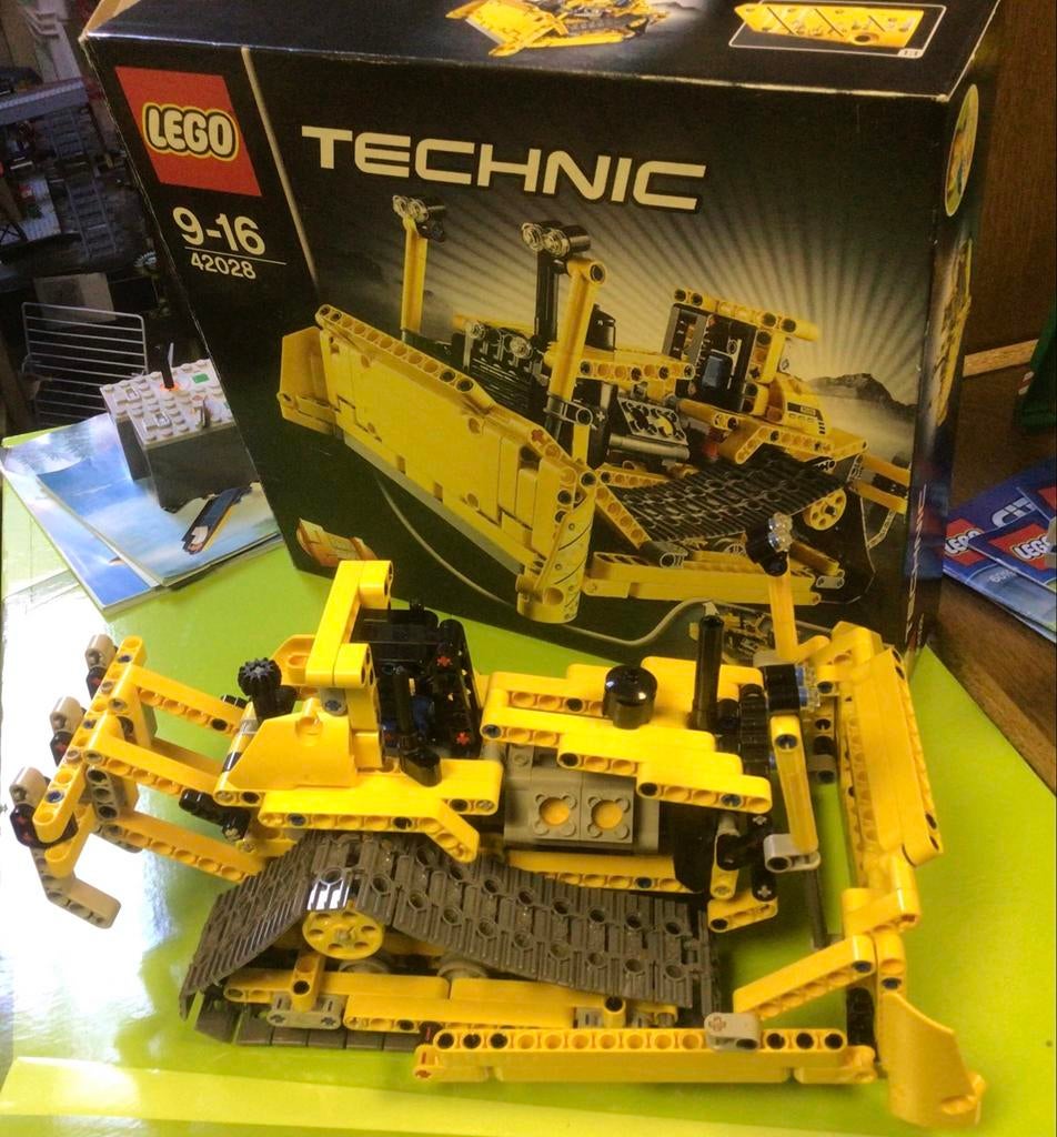 Lego Technic 42028 Bulldozer, Kinderen en Baby's, Speelgoed | Duplo en Lego, Ophalen of Verzenden, Zo goed als nieuw, Complete set