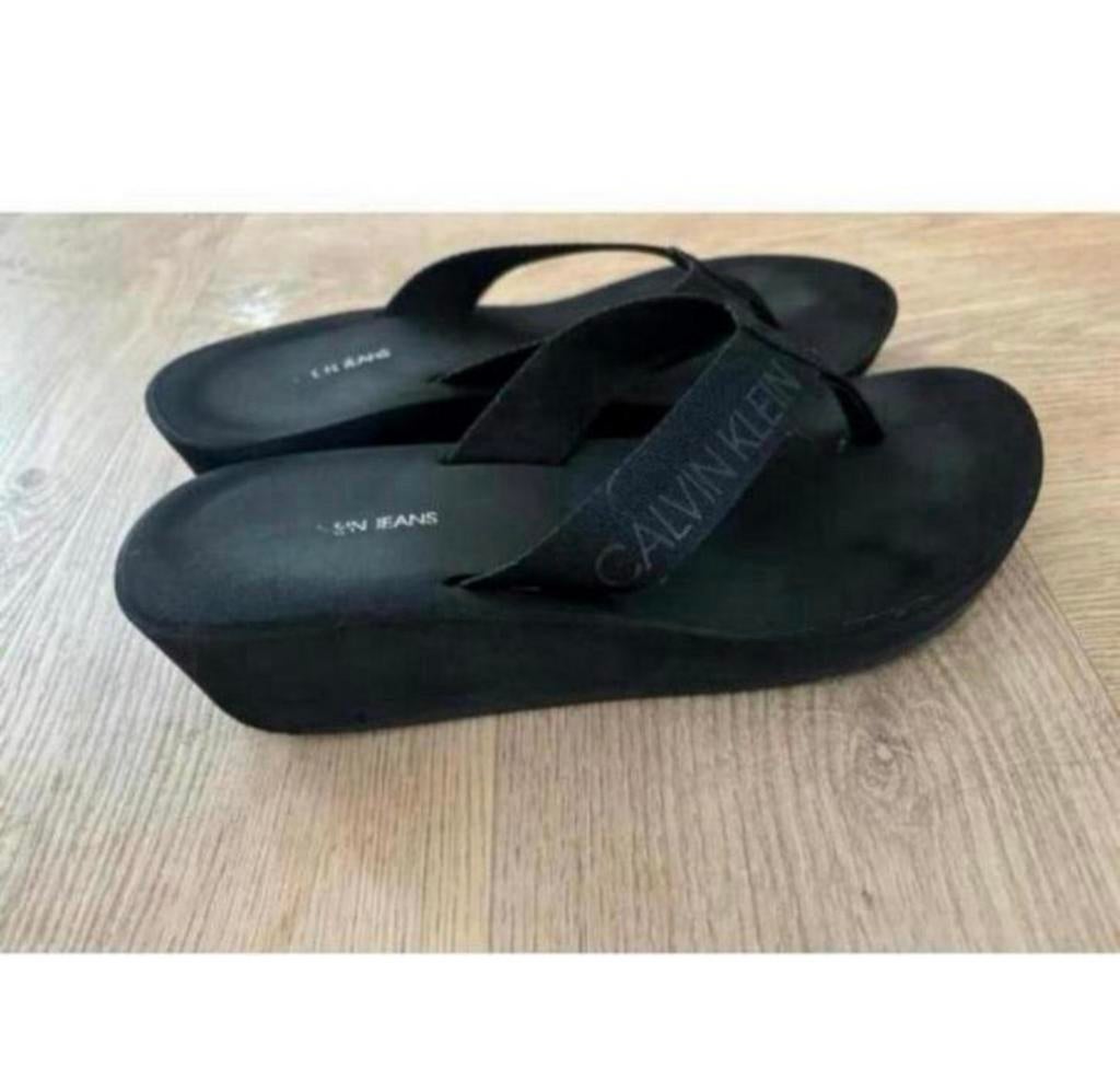 Calvin Klein sleehak sandalen slippers maat 37, Kleding | Dames, Schoenen, Zwart, Zo goed als nieuw, Sandalen of Muiltjes, Ophalen of Verzenden
