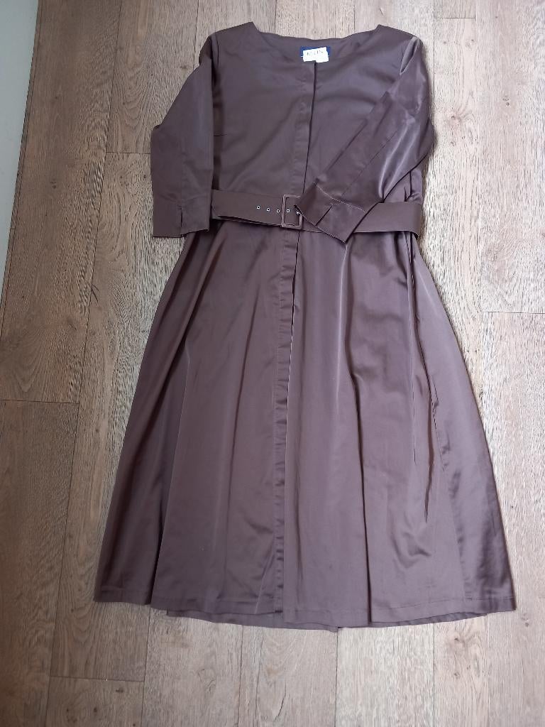 NIEUW! Met kaartje eraan, damesjurk. Merk:Purper, maat 44, Kleding | Dames, Verzenden, Nieuw, Maat 42/44 (L), Onder de knie