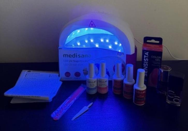 Gelnagel UV-lamp met 8 flesjes gellak/bas-/top- coat, Sieraden, Tassen en Uiterlijk, Uiterlijk | Cosmetica en Make-up, Zo goed als nieuw