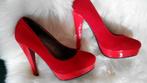 Prachtige rode pumps mt 35.5 / 36 suedine, Pumps, Ophalen of Verzenden, Zo goed als nieuw, Rood