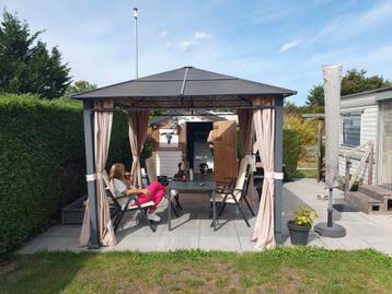  partytent met vast dak en gordijnen. beschikbaar voor biedingen