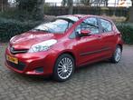Toyota Yaris 1.3 VVT-i Aspiration airco navi 5 deurs rood 18, Voorwielaandrijving, Gebruikt, 4 cilinders, 1329 cc