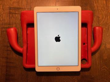 APPLE iPad 5 5e generatie A1822 32GB Goud + Kinderhoes ! beschikbaar voor biedingen