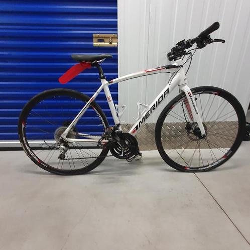 Fiets Merida - kleur rood wit, Fietsen en Brommers, Fietsen | Racefietsen, Zo goed als nieuw, Dames, Overige merken, 15 tot 20 versnellingen