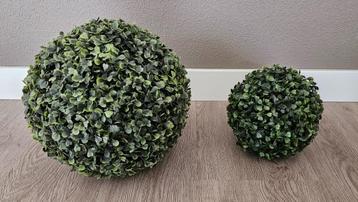 Buxusbollen (kunstplant) - twee verschillende maten beschikbaar voor biedingen