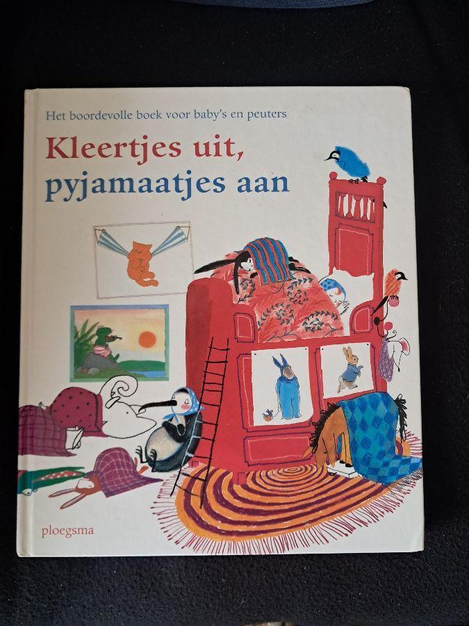 kleertjes uit, pyjamaatjes aan  boek voor baby's en peuters!, Boeken, Kinderboeken | Baby's en Peuters, Zo goed als nieuw, Ophalen of Verzenden